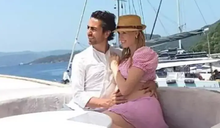 Wilma Elles’ten bikinili karnı burnunda poz