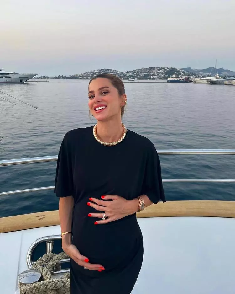 Nazlı Sabancı’dan karnı burnunda tekne paylaşımı geldi 3 64ae9c9ce4bfdc05409c0f4b Nazlı Sabancı’dan karnı burnunda tekne paylaşımı geldi