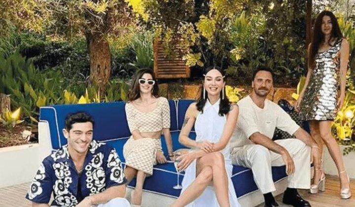 Eski sevgililer Nesrin Cavadzade-Burak Deniz ve Birce Akalay-Fırat Çelik uzun zaman sonra yan yana geldi 1 Eski sevgililer Nesrin Cavadzade-Burak Deniz ve Birce Akalay-Fırat Çelik uzun zaman sonra yan yana geldi