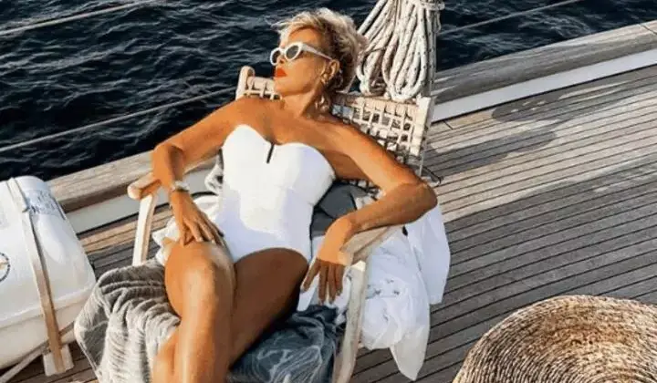 Ajda Pekkan mayolu pozuyla gençlere taş çıkardı 1 Ajda Pekkan mayolu pozuyla gençlere taş çıkardı