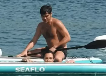 Birce Akalay ve Burak Deniz’in kano keyfi
