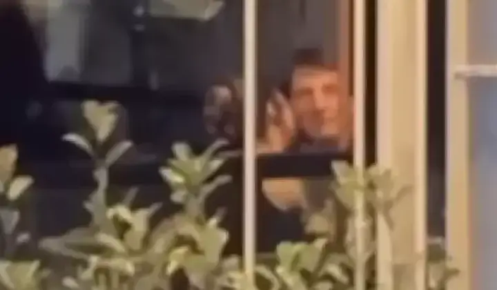Kaya Çilingiroğlu, Etiler'de kız arkadaşıyla görüntülendi 1 Kaya Çilingiroğlu, Etiler’de kız arkadaşıyla görüntülendi
