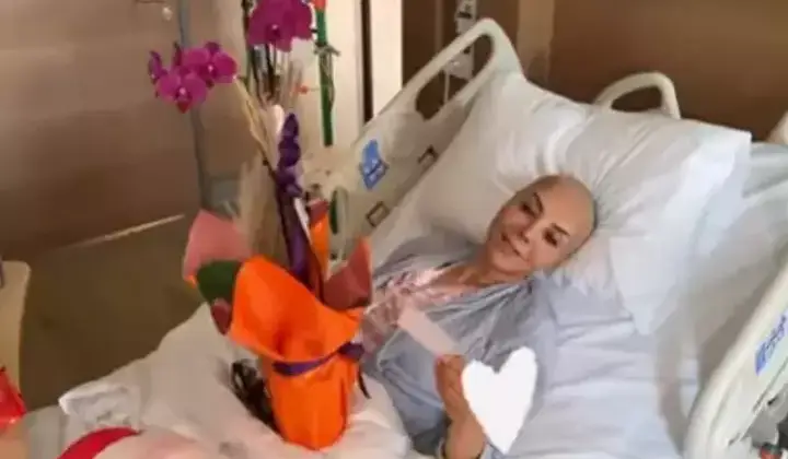Kanser tedavisi gören Tanyeli’ye eşinden sürpriz kutlama