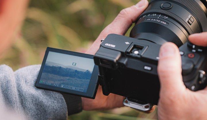 Sony, en yeni APS-C aynasız fotoğraf makinesi A6700'ü piyasaya sundu 2 Sony, en yeni APS-C aynasız fotoğraf makinesi A6700’ü piyasaya sundu