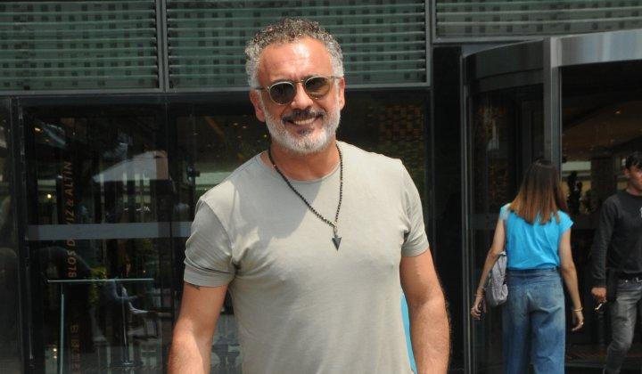 Alper Atak, Çeşme'deki fiyatlardan dert yandı 1 Alper Atak, Çeşme’deki fiyatlardan dert yandı