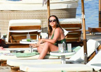 Ezgi Sertel, Bodrum’da tek başına tatil keyfinde