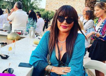 Gül Ergi’nin tatil şıklığı