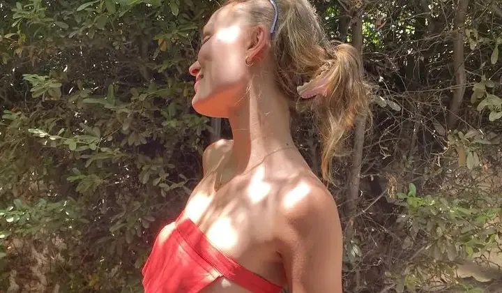 Lily-Rose Depp iç çamaşırsız pozuyla beğeni topladı