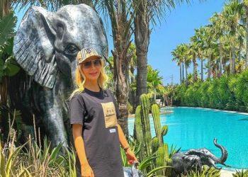 Merve Mermer tatil için Çeşme’yi tercih edenlerden
