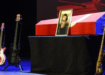 Özkan Uğur, Atatürk Kültür Merkezi’nde düzenlenen tören ile son yolculuğuna uğurlanıyor