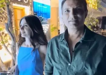 Rafet El Roman genç sevgilisi Yasemin Gergeç ile Türkbükü sokaklarında
