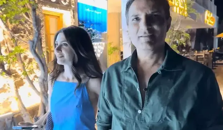 Rafet El Roman genç sevgilisi Yasemin Gergeç ile Türkbükü sokaklarında