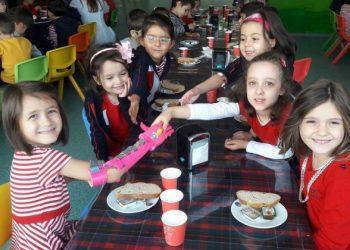 Dayanışma Sahnesi konseri gelirlerinin bir kısmı, Robotel Derneği’ne bağış olarak aktarıldı