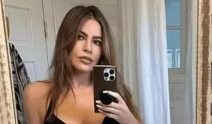 50'lik Sofia Vergara'dan takipçilerine mayolu seksi pozlarla ile teşekkür 3 50’lik Sofia Vergara’dan takipçilerine mayolu seksi pozlarla ile teşekkür