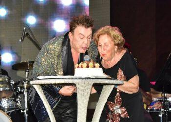 Kuşum Aydın doğum gününü annesi ve sevenleriyle kutladı