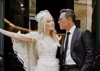 Mustafa Sandal fit vücuduyla dikkatleri üzerine çekti