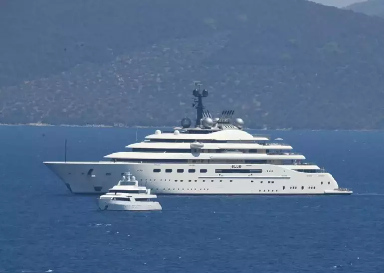 Şeyh Mansur’un 800 milyon dolarlık lüks mega yatları Bodrum'da 3 64d9b719e4bfdc1264d7853e Şeyh Mansur’un 800 milyon dolarlık lüks mega yatları Bodrum'da
