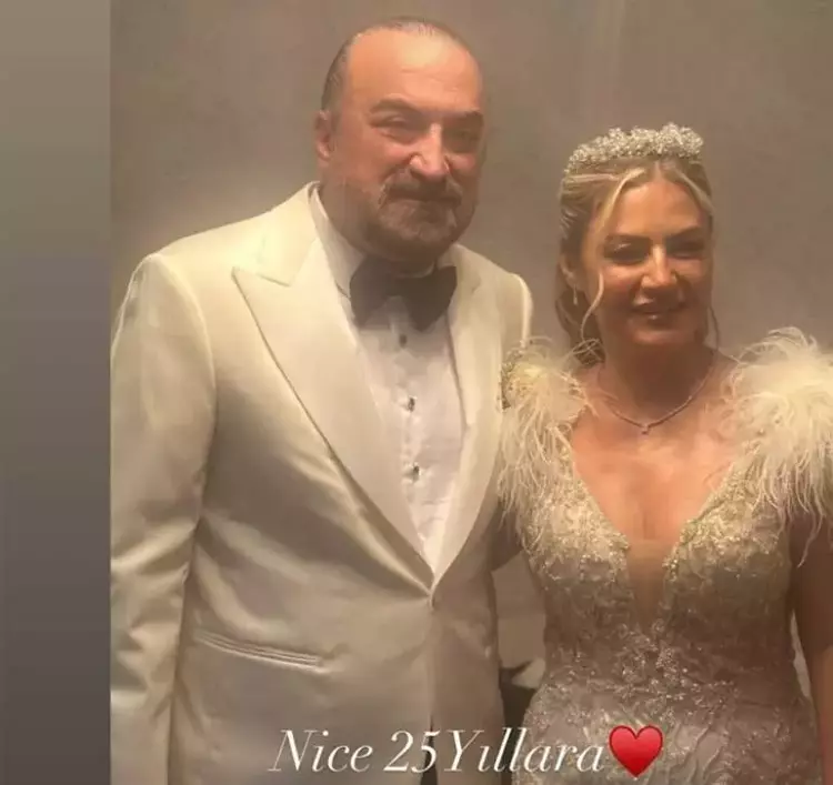 Volkan Konak eşi Selma Konak ile yeniden evlendi 3 64e59b7ee4bfdc1c4c16abf1 Volkan Konak eşi Selma Konak ile yeniden evlendi