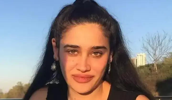 Meltem Miraloğlu'ndan tektaşlı poz 2 Meltem Miraloğlu’ndan tektaşlı poz