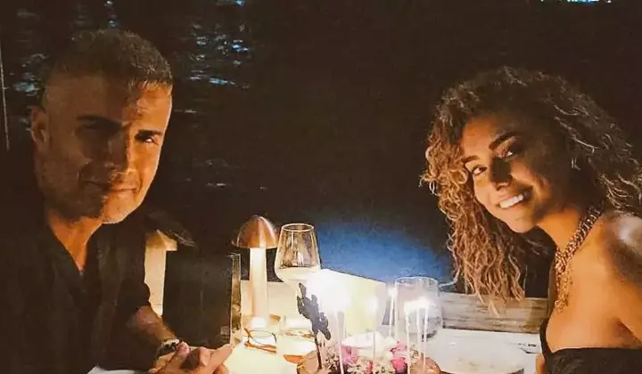 Özcan Deniz’den eşine doğum günü sürprizi