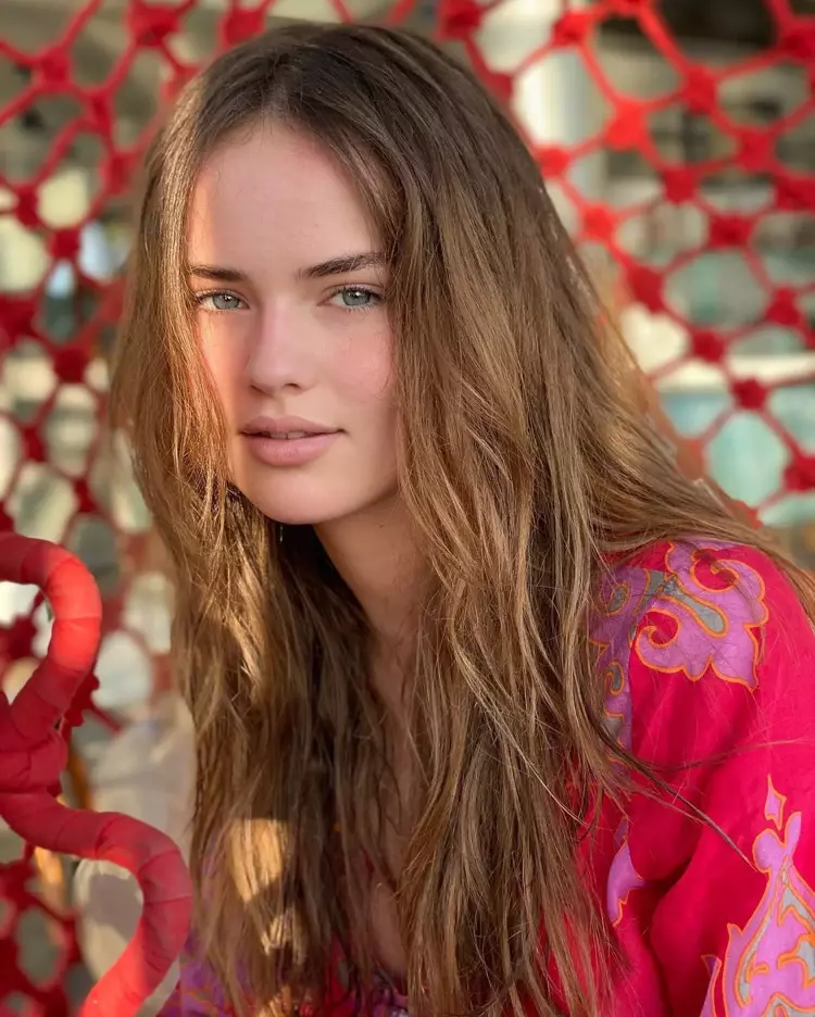 64e70befe4bfdc1590bfd86d Dünyanın en güzel kızı seçilen Kristina Pimenova son haliyle şaşırttı