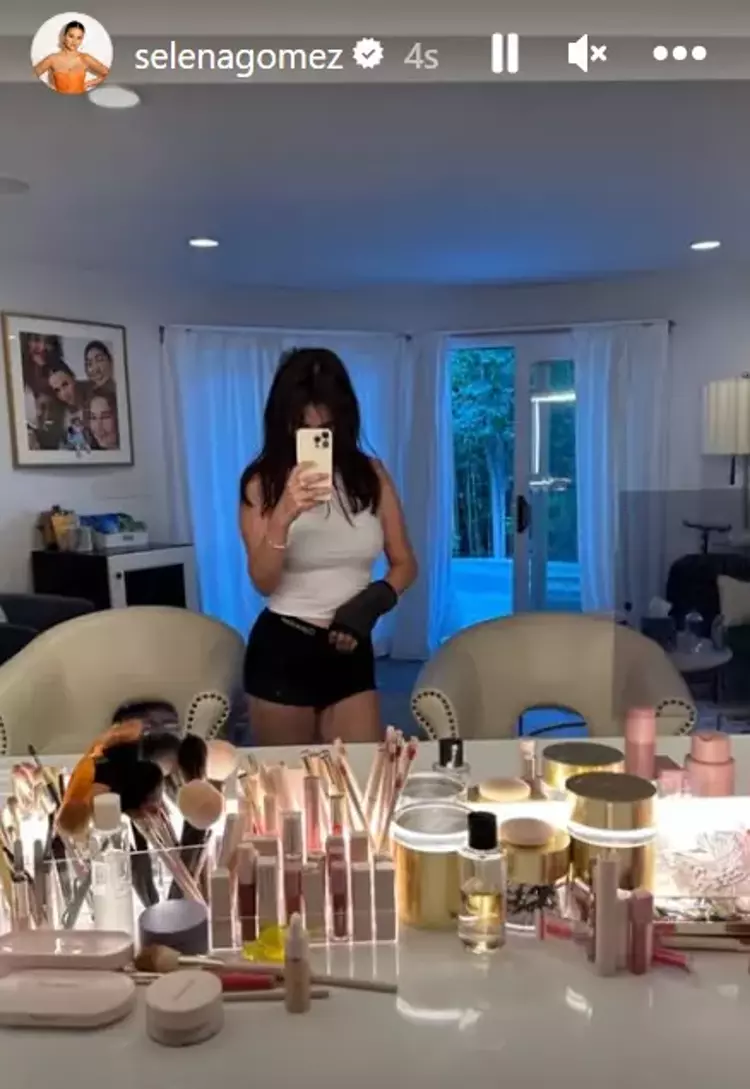 64f052cae4bfdd18b4768594 Selena Gomez'den bokserlı paylaşım