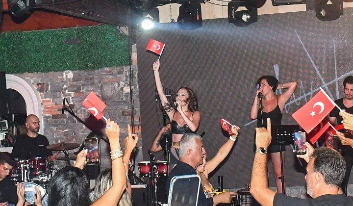 Alya'dan coşkulu Zafer kutlaması 2 Alya’dan coşkulu Zafer kutlaması