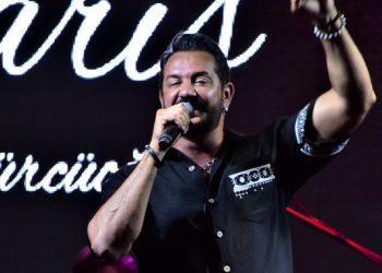 Barış Kömürcüoğlu önceki akşam Azka Otel’de sahne aldı