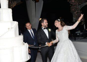 Burak Tuncer ile Feyza Utku görkemli bir düğünle ömür boyu mutluluğa ‘evet’ dedi