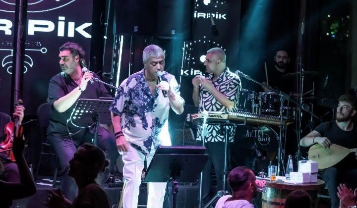 Kirpik Bodrum’da ünlü isimler Cengiz Kurtoğlu ile eğlendi