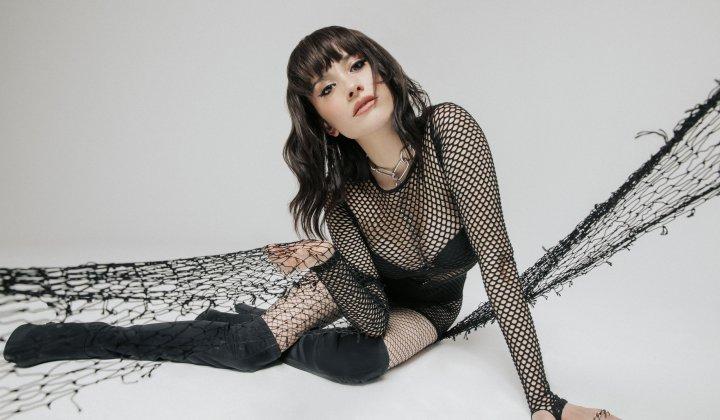 Elif Kaya yıllar sonra yeni bir arabesk fantezi şarkıyı coverladı 2 Elif Kaya yıllar sonra yeni bir arabesk fantezi şarkıyı coverladı