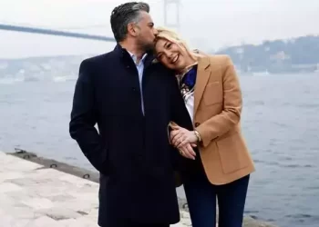 Emre Altuğ ve Gözde Kansu’dan akılları karıştıran poz