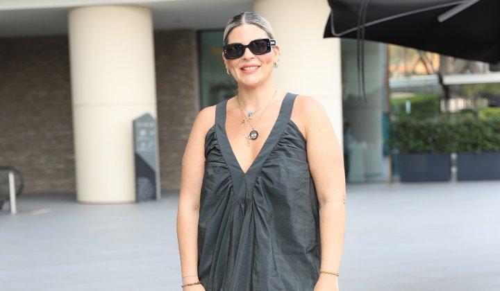 Pelin Öztekin sade ve şık tarzıyla dikkat çekti
