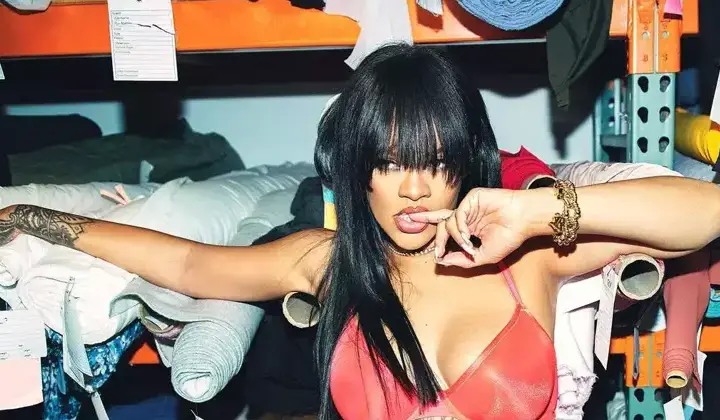 Rihanna ikinci kez anne oldu