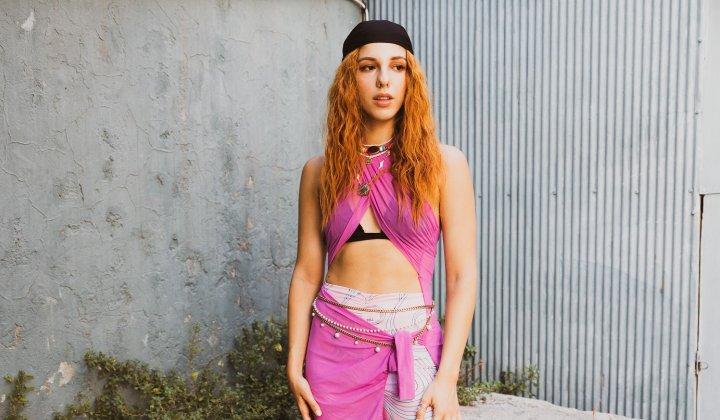 Selin, 'Yalancı Bahar' ile Viral listede zirveye yerleşti 2 Selin, ‘Yalancı Bahar’ ile Viral listede zirveye yerleşti