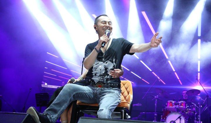 Serdar Ortaç’tan Kuruçeşme sahnesinde yeni bir rekora koşuyor