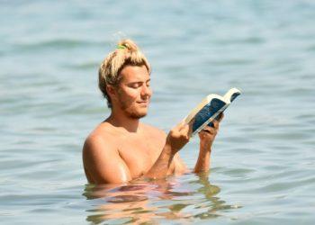 Genç popçu Tunacan Tuna da tatil için Azka’yı tercih etti