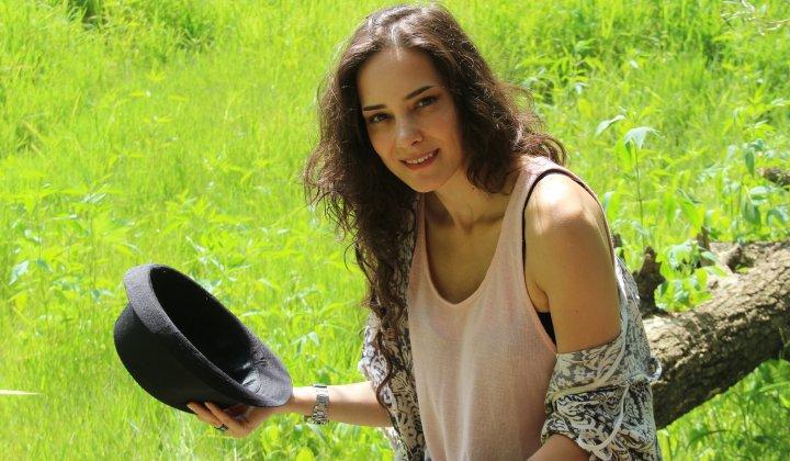 Tuğba Gülyeşil, 12 şarkıdan oluşan albümünün stüdyo okumalarını bir günde tamamladı 1 Tuğba Gülyeşil, 12 şarkıdan oluşan albümünün stüdyo okumalarını bir günde tamamladı