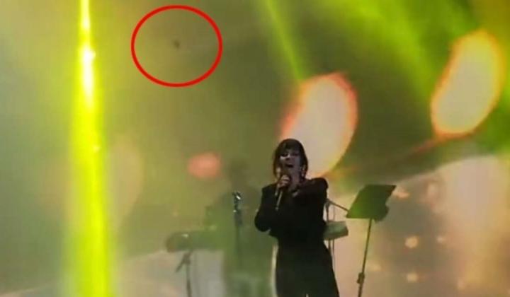Konserde kafasına çakmak atılan Fatma Turgut ilk kez konuştu 1 Konserde kafasına çakmak atılan Fatma Turgut ilk kez konuştu
