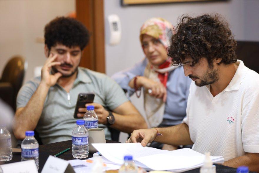 'Hayatla Barış' filminin dev oyuncu kadrosu ile okuma provaları başladı 4 1693946442 HSYN9324 'Hayatla Barış' filminin dev oyuncu kadrosu ile okuma provaları başladı