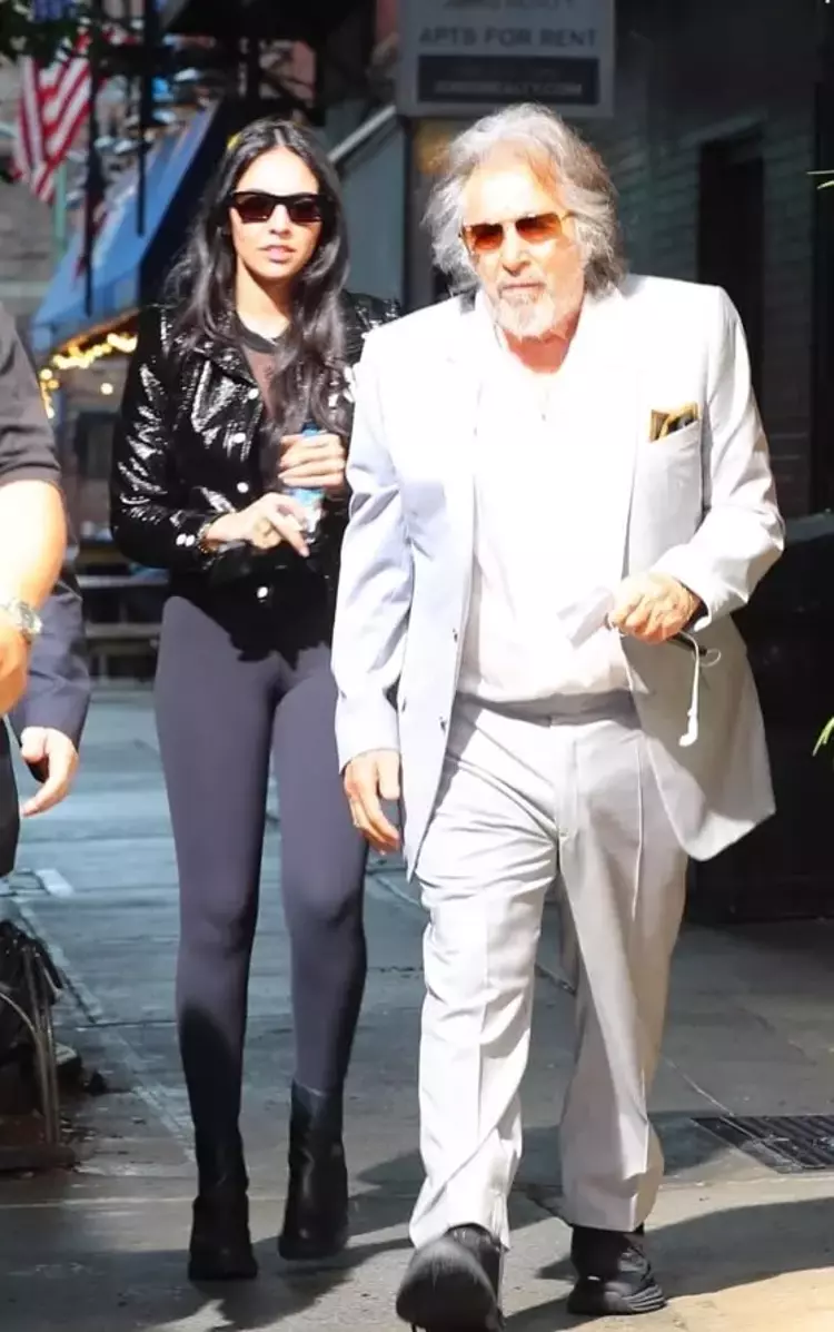 Genç sevgilisi Al Pacino'yu doğumdan üç ay sonra terk etti 3 64f97439e4bfdd1d609e78b7 Genç sevgilisi Al Pacino'yu doğumdan üç ay sonra terk etti