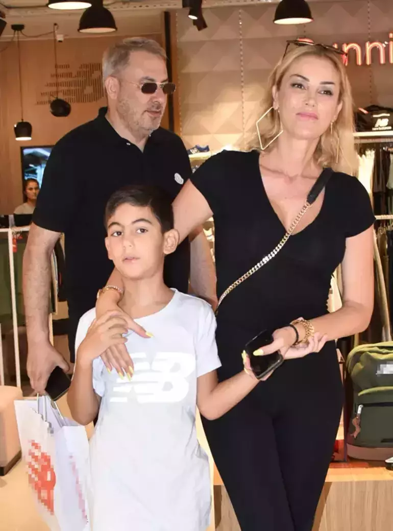 Petek Dinçöz'den sevenlerine arabesk albüm sürprizi 3 6507ec3be4bfdd124c3e3e46 Petek Dinçöz'den sevenlerine arabesk albüm sürprizi
