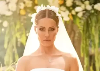 Derya Uluğ’un düğününü bastılar
