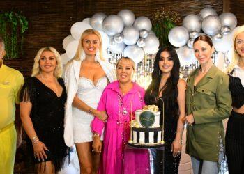 Emine Çıray yeni yaşını ünlü dostlarıyla kutladı