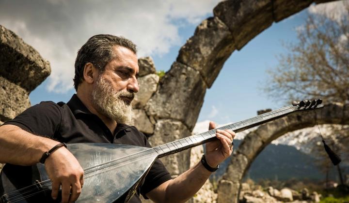 Soner Olgun sevilen şarkısı ‘Alıştım’ı yeniden yorumladı