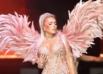 Süperstar Ajda Pekkan, melek kanatlarıyla Harbiye’ye inecek