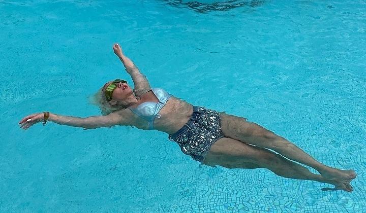 Ece Seçkin'in İbiza pozlarına beğeni yağmuru 3 Ece Seçkin’in İbiza pozlarına beğeni yağmuru