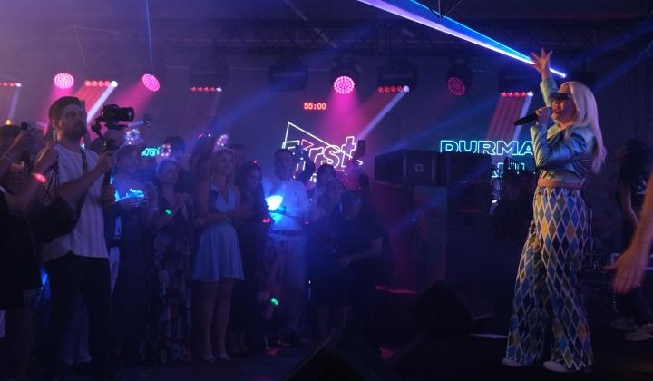 First Infinity Ece Seçkin ve DJ Doğuş Çabakçor’un katıldığı bir parti ile tanıtıldı 1 First Infinity Ece Seçkin ve DJ Doğuş Çabakçor’un katıldığı bir parti ile tanıtıldı