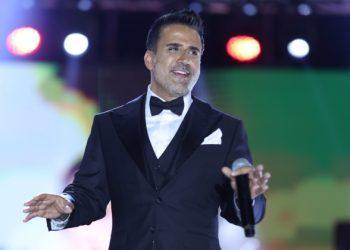 Emrah’ın ’40.Yıl’ albümü Ata Demirer ile start alıyor