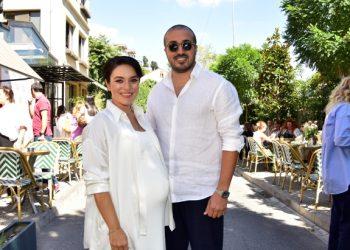 Ezgi Mola ile Mustafa Aksakallı’yı bebek heyecanı sardı